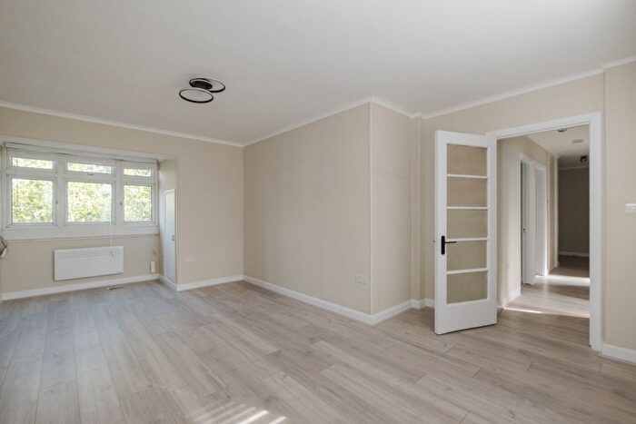 2 Bedroom Flat To Rent In Green Lanes, London, N4