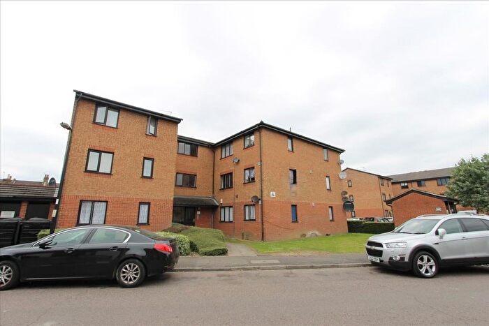 2 Bedroom Flat To Rent In Streamside Close, London, N9