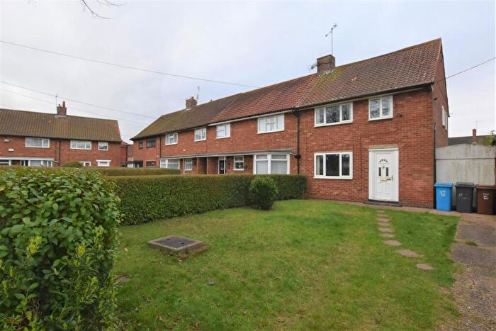 2 Bedroom End Of Terrace House To Rent In Caledon Close, Hull, HU9