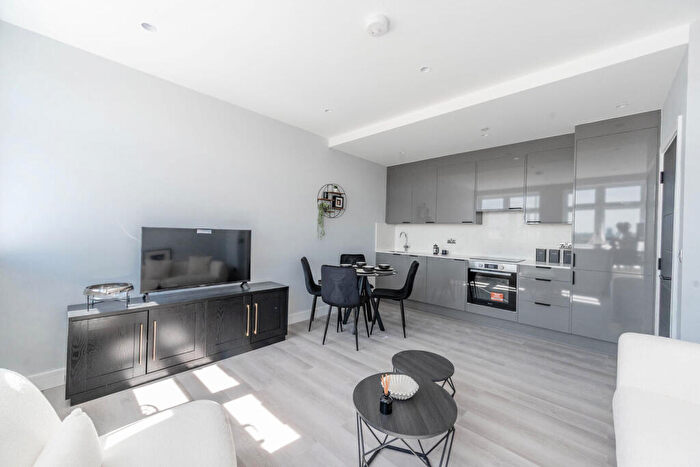 1 Bedroom Flat For Sale In Haredon House, North Cheam, Sutton, SM3
