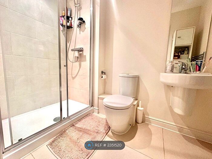 2 Bedroom Flat To Rent In Barn Owl Drive, Binfield, Bracknell, RG12