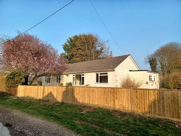 3 Bedroom Detached Bungalow To Rent In Broughton Road, SO20