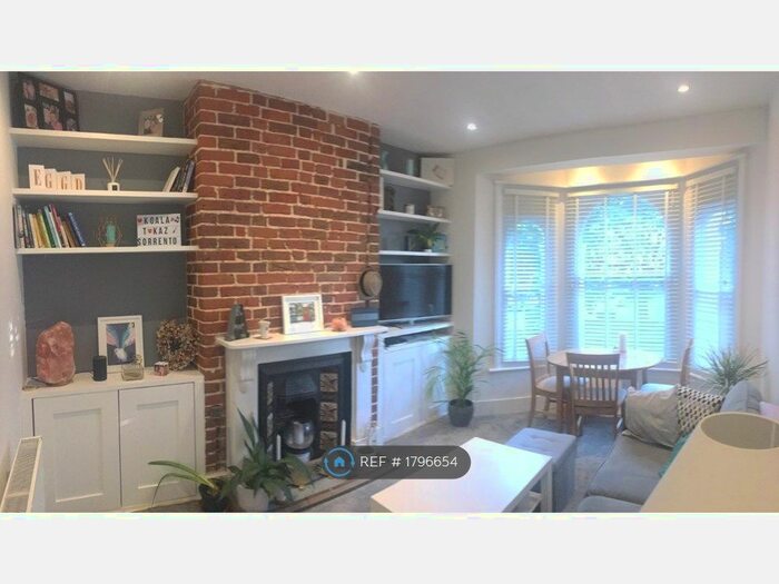2 Bedroom Flat To Rent In South Farm Road, Worthing, BN14