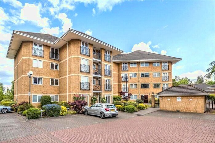 2 Bedroom Flat To Rent In Thames Court, Norman Place, Reading, Berkshire, RG1