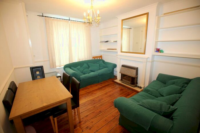 2 Bedroom Flat To Rent In Union Grove, London, SW8
