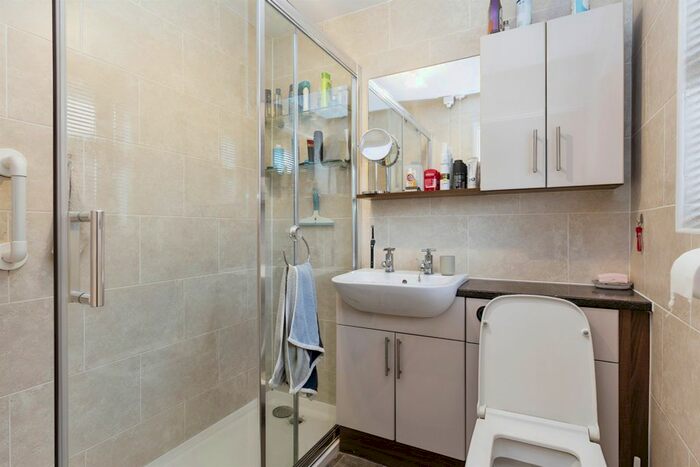 2 Bedroom Flat For Sale In Pembroke Way, Birmingham, B28
