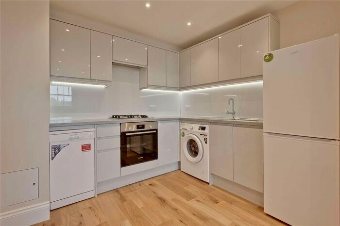 1 Bedroom Flat To Rent In Heather Place, Esher, Surrey, KT10
