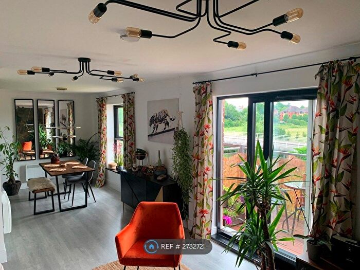 2 Bedroom Flat To Rent In Kingfisher Close, Warwick, CV34