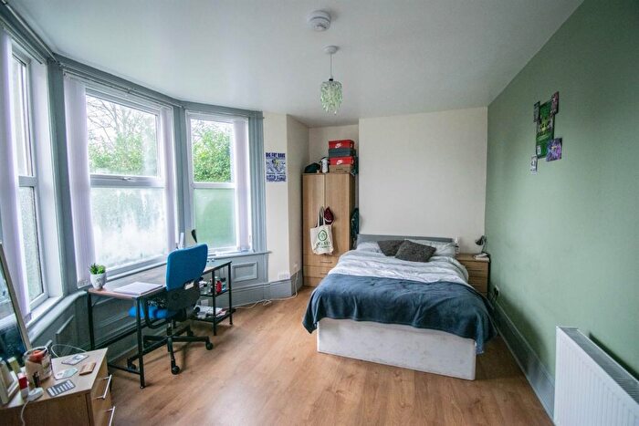 3 Bedroom Flat To Rent In Lesbury Road, Heaton, Newcastle Upon Tyne, NE6