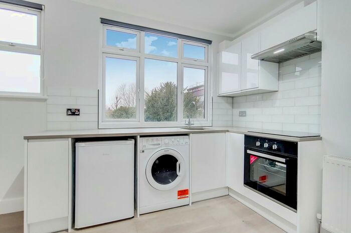 Studio To Rent In Golders Green Road, London, NW11