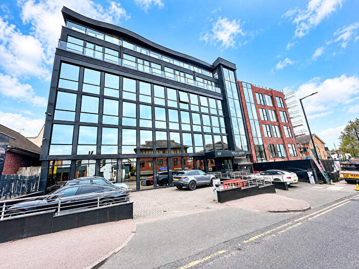 2 Bedroom Flat To Rent In Chase Road, London, N14