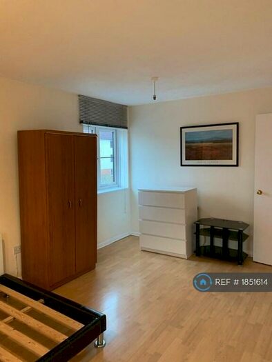 Studio To Rent In Vicars Bridge Close, Wembley, HA0