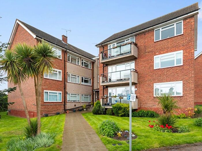 3 Bedroom Flat To Rent In Knowl Park, Elstree, WD6