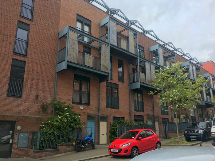 4 Bedroom Town House To Rent In Columbia Place, Campbell Park, Milton Keynes, MK9