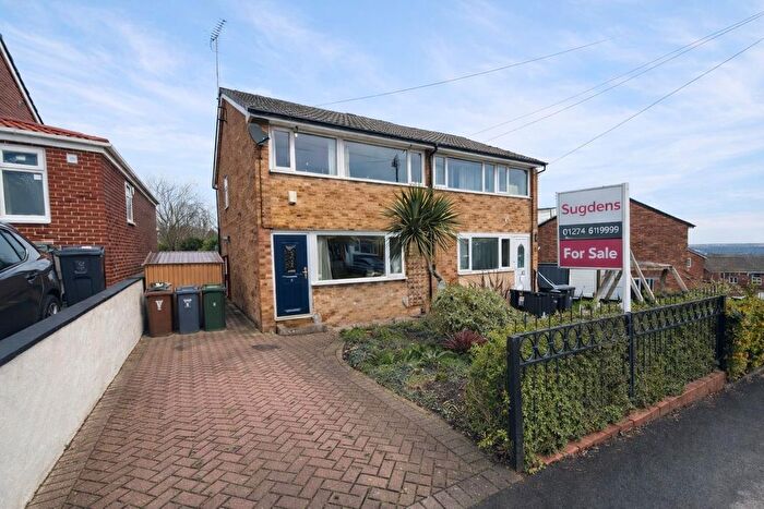 3 Bedroom Semi-Detached House For Sale In Fourlands Crescent, Idle, BD10