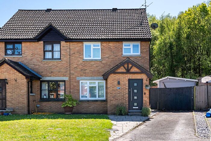 3 Bedroom Semi-detached House For Sale In Shere Close, North Holmwood, RH5