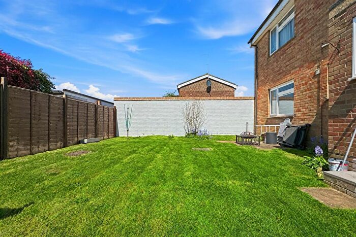 2 Bedroom Flat To Rent In Bedroom Ground Floor Flat In Chichester, PO19