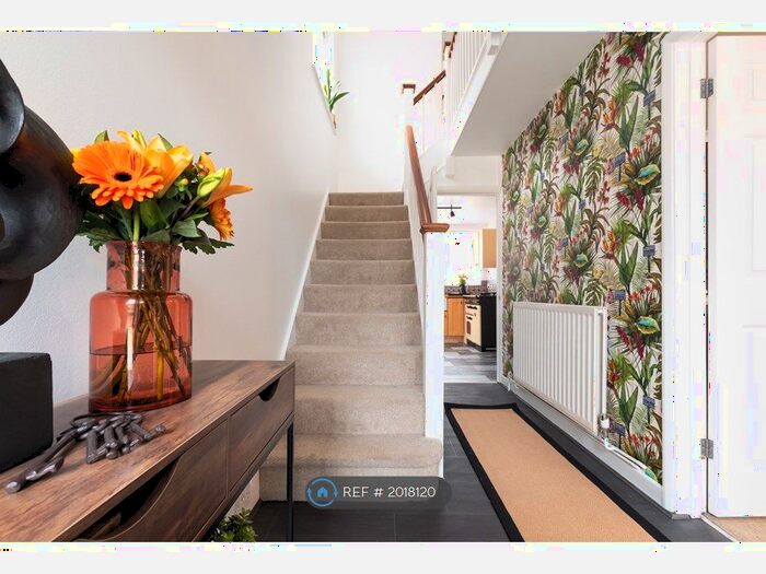 3 Bedroom Semi-Detached House To Rent In Deepdene Close, Reading, RG1