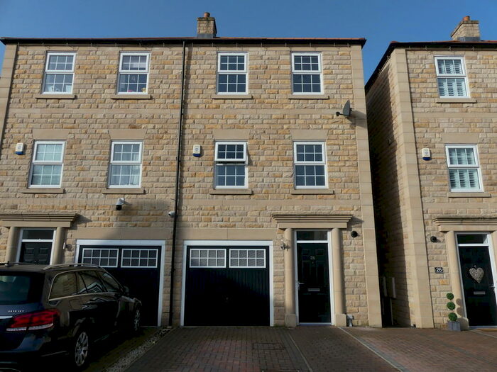 4 Bedroom Semi-Detached House To Rent In Scalebor Gardens, Burley In Wharfedale, LS29