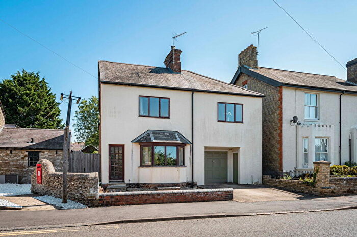 4 Bedroom Detached House For Sale In Banbury Road, Brackley, NN13