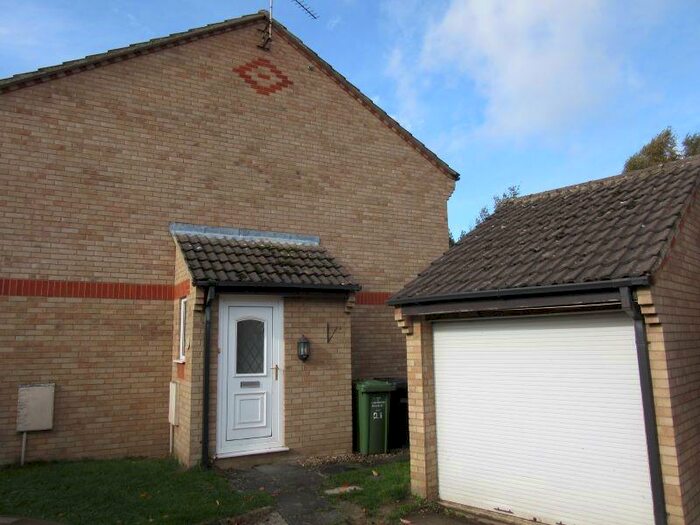 3 Bedroom Semi-Detached House To Rent In Horton Rd, King's Lynn, PE30