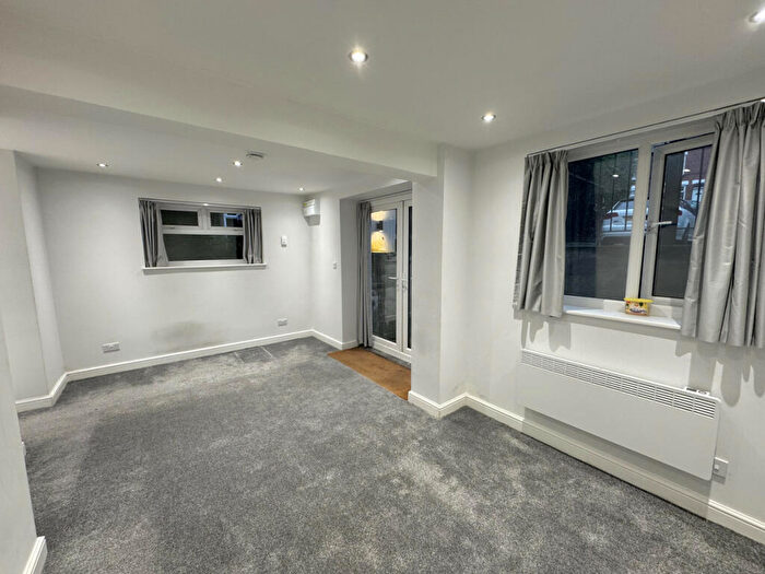 2 Bedroom Flat To Rent In Hall Street, Stockport, SK1