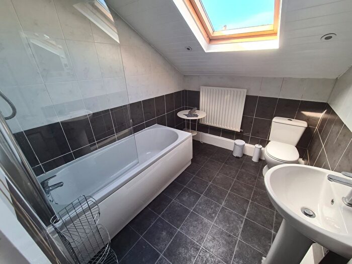 3 Bedroom Semi-Detached House To Rent In Granby Place, Leeds, LS6