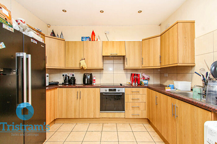 5 Bedroom End Of Terrace House To Rent In Rothesay Avenue, Lenton, NG7