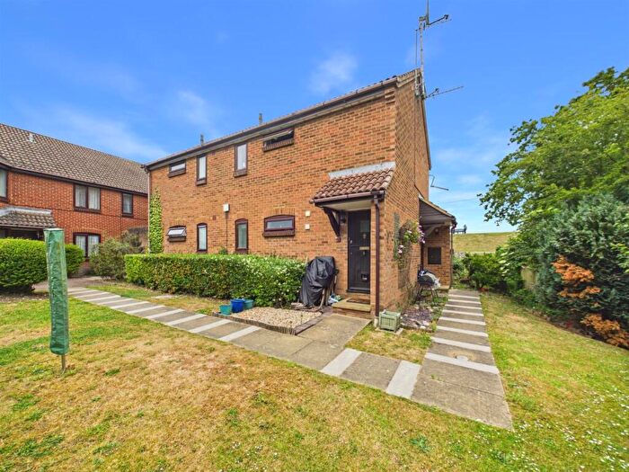 1 Bedroom Maisonette For Sale In Abercorn Grove, Ruislip, HA4