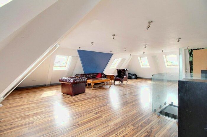 3 Bedroom Flat To Rent In Regents Park Road, Finchley, London, N3