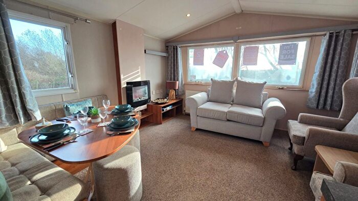 2 Bedroom Mobile/park Home For Sale In Dymchurch Road, New Romney, TN28