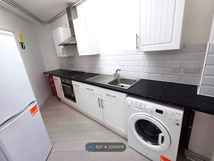 2 Bedroom Flat To Rent In Vicarage Lane, London, E15