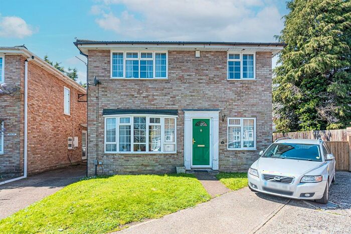 4 Bedroom Detached House To Rent In Waterloo Crescent, Wokingham, RG40