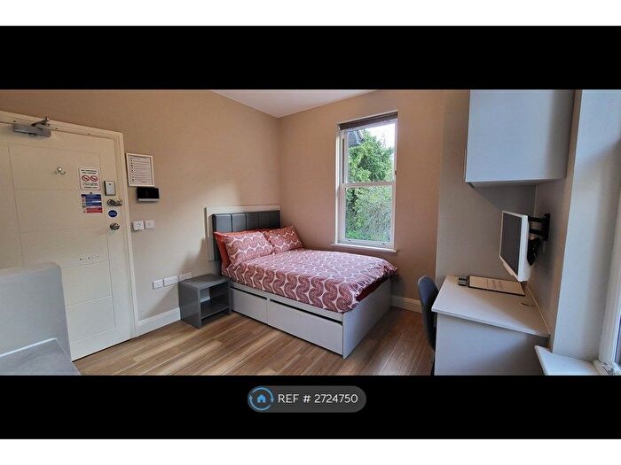 Studio To Rent In Redwood Drive, Epsom, KT19