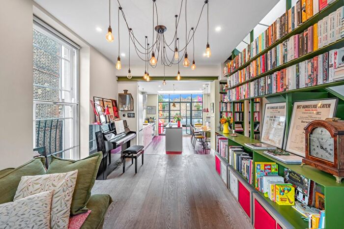 2 Bedroom End Of Terrace House For Sale In Leverton Place, Kentish Town, NW5
