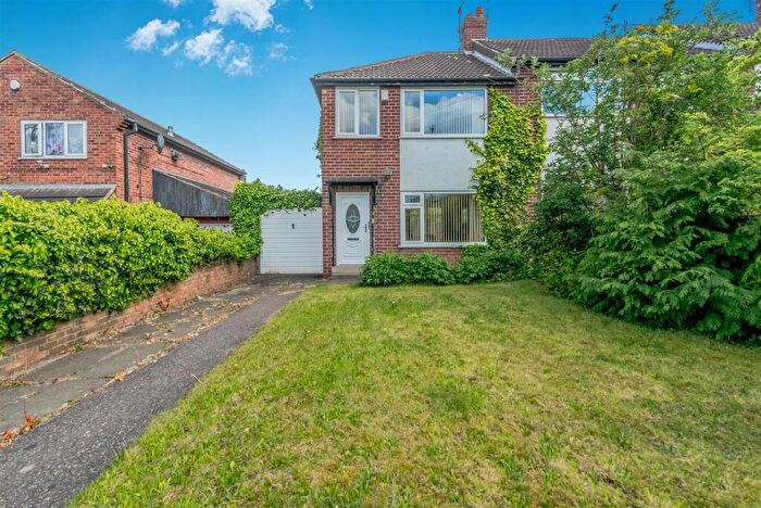 3 Bedroom Town House For Sale In Abbott Road, Leeds, LS12