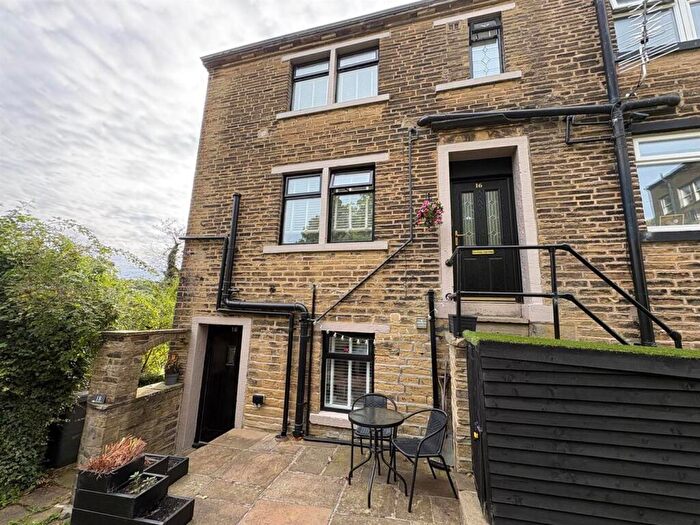 2 Bedroom End Of Terrace House For Sale In Dole Street, Thornton, Bradford, BD13