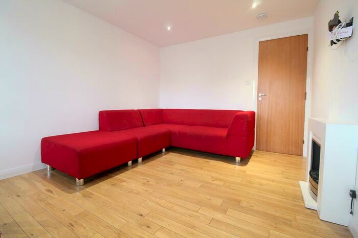 2 Bedroom Flat To Rent In Pitmedden Terrace, Aberdeen, AB10