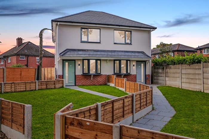 3 Bedroom Semi Detached House For Sale In Mosley Street, Radcliffe, Manchester, Greater Manchester, M26