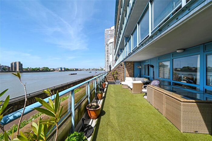 2 Bedroom Flat For Sale In Arnhem Place, London, E14