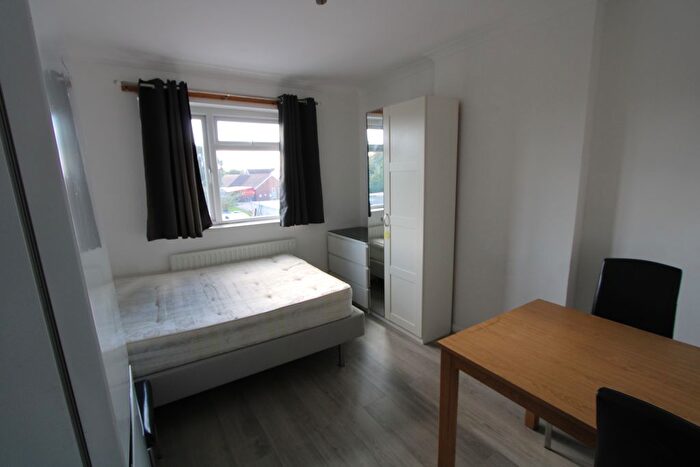 1 Bedroom Flat To Rent In Woodstock Way, Mitcham, CR4