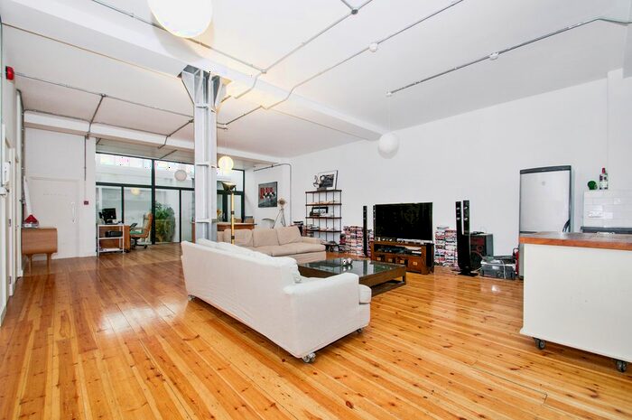 2 Bedroom Flat To Rent In Mallow Street, London, EC1Y