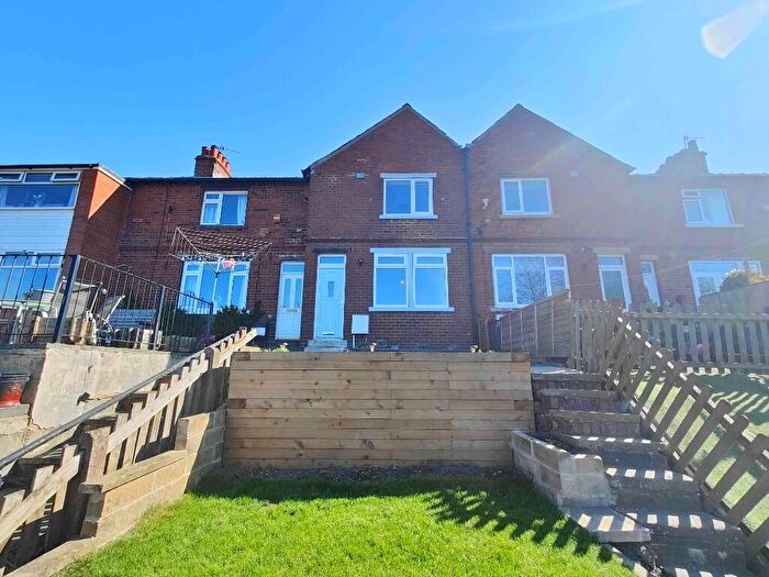 2 Bedroom House To Rent In Range Bank Top, Halifax, HX3