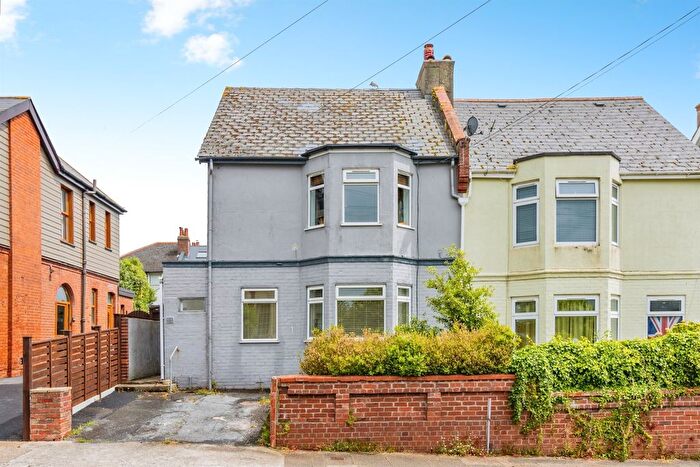 3 Bedroom Flat For Sale In Headland Park Road, Paignton, TQ3