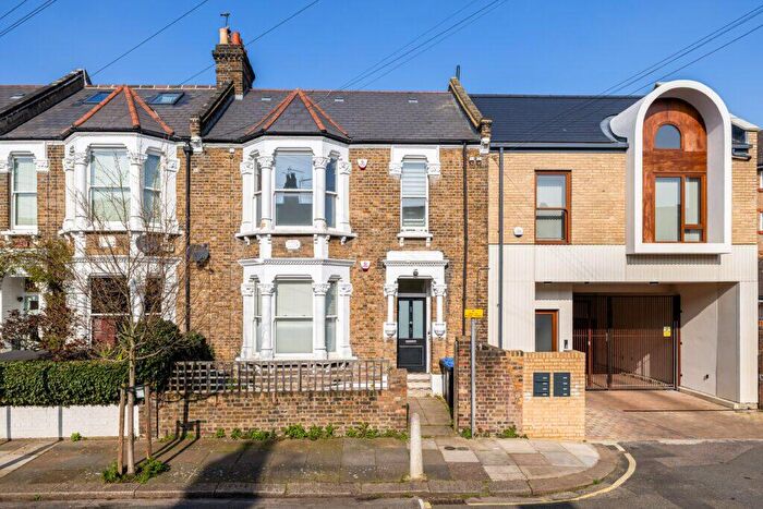 2 Bedroom Flat To Rent In Buller Road, NW10