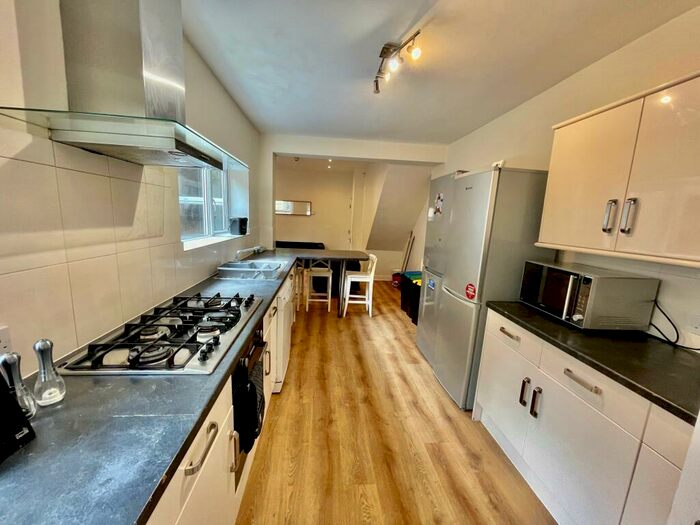 8 Bedroom House To Rent In Junction Avenue, Bath, BA2
