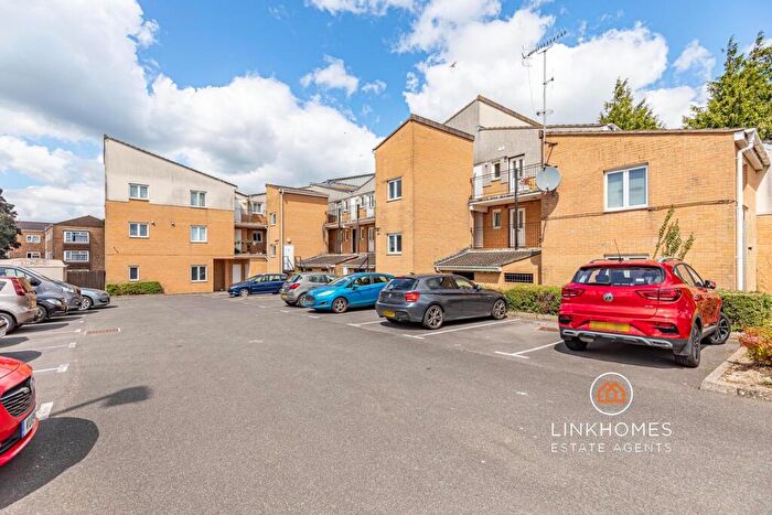 1 Bedroom Flat For Sale In Darby's Lane, Poole, BH15