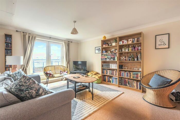 2 Bedroom Flat To Rent In Aveley House, Iliffe Close, Reading, Berkshire, RG1