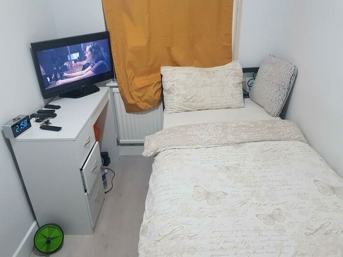 6 Bedroom Terraced House To Rent In Beresford Gardens, Romford, London, RM6