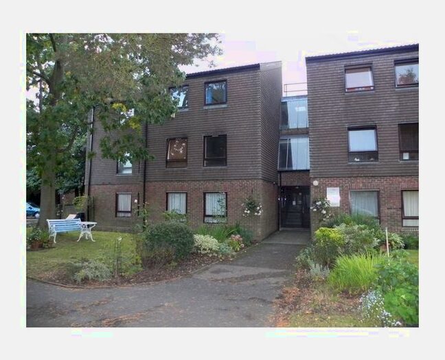 2 Bedroom Flat To Rent In Dawsmere Close, Camberley, GU15
